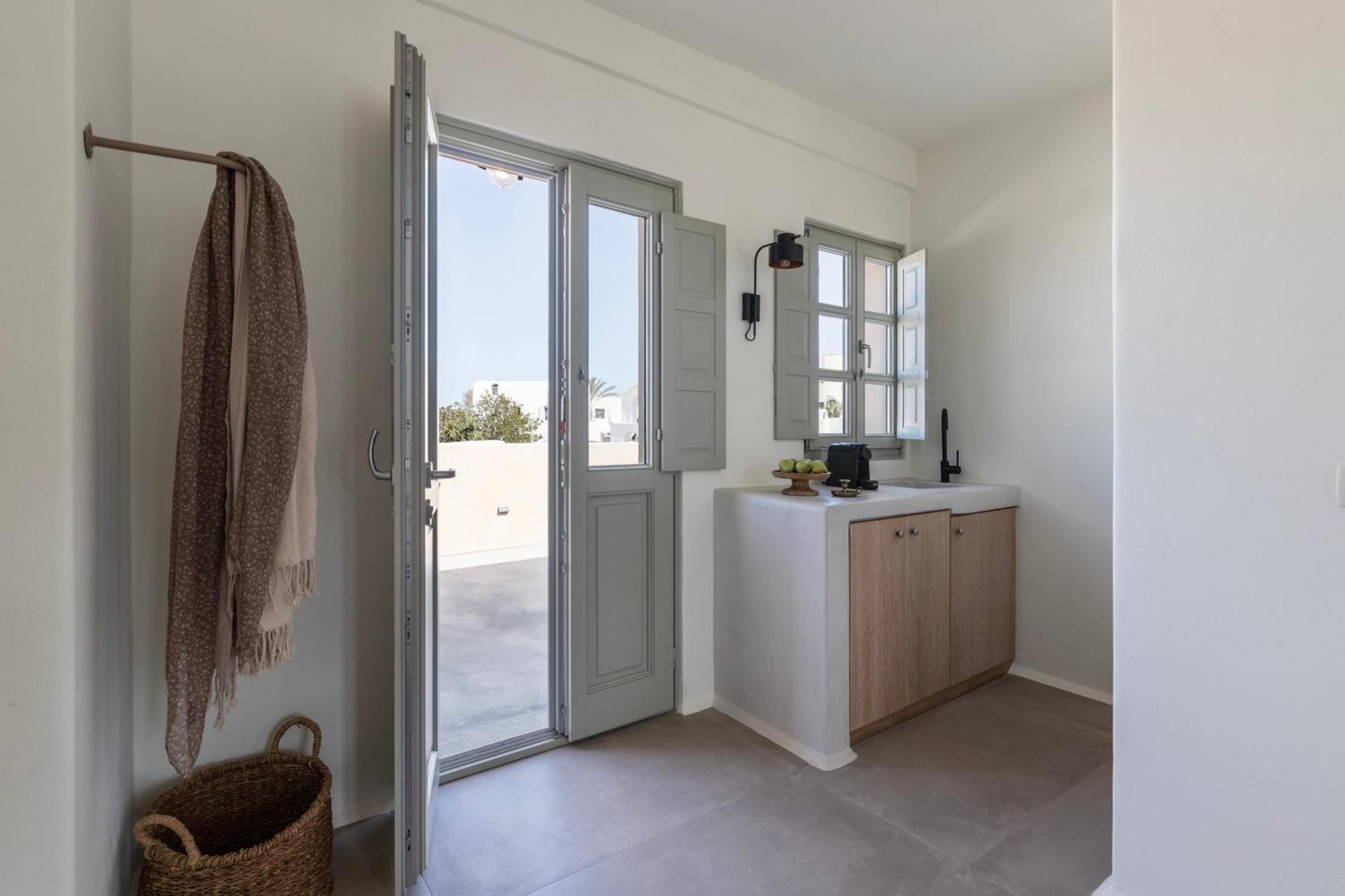Frescoes Luxury Suites By Kb Hospitality Messaria  Exterior photo